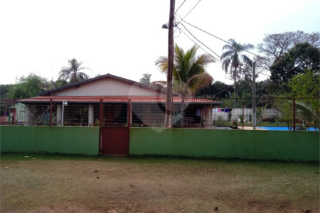 Chácara Balneário do 29 com piscina.