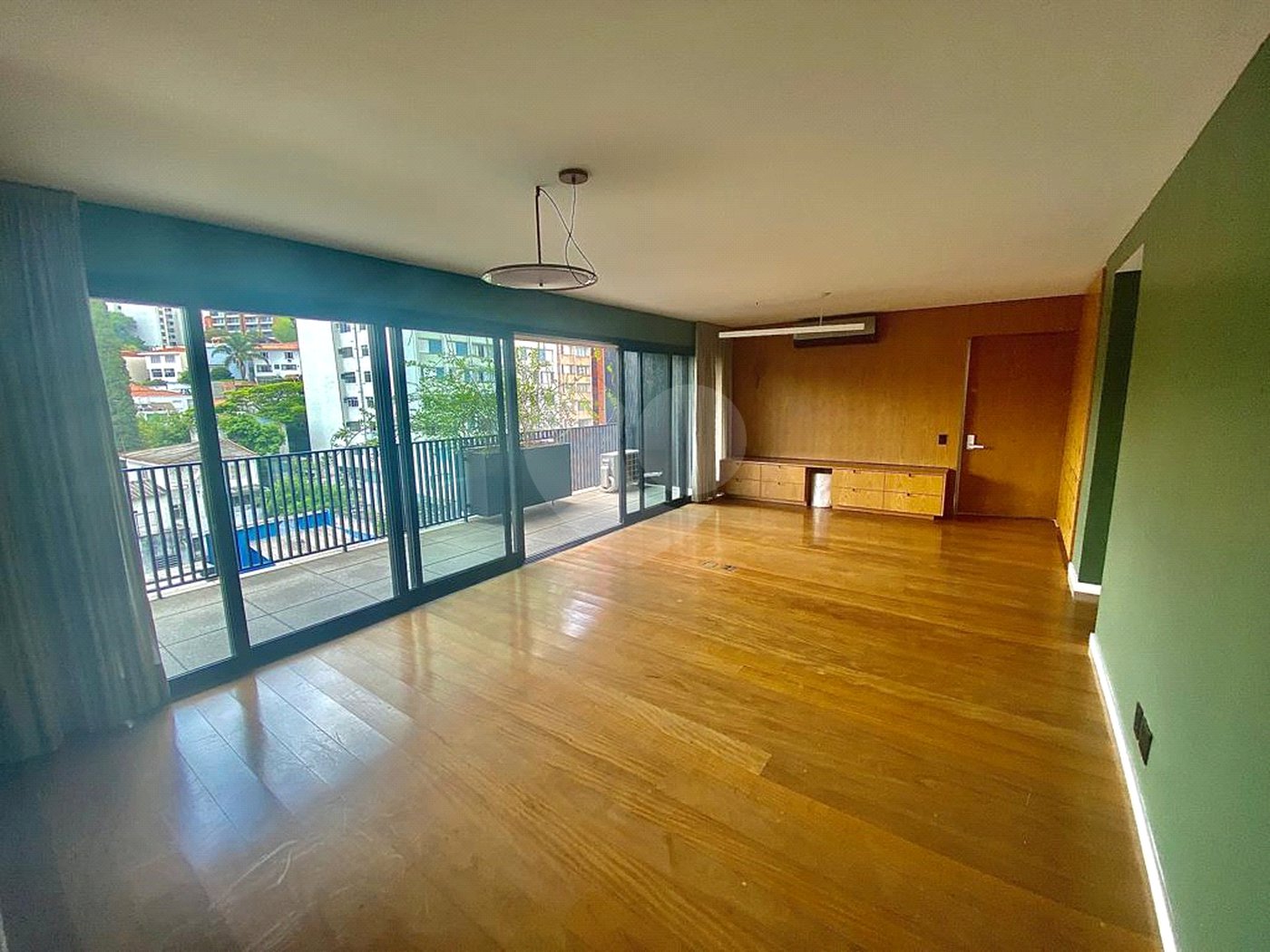 Imóvel 168m² Idea Zarvos com 3 suites, varanda na frente e na suíte, piscina, academia e 3 vagas Vila Madalena.