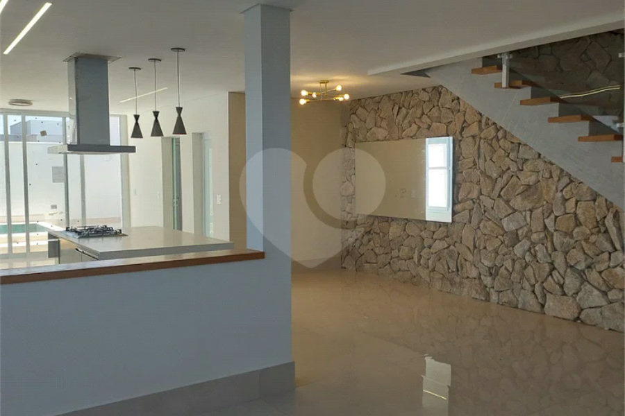 Sobrado recém-construído com 3 dormitórios em condomínio fechado em Piracicaba-SP.
