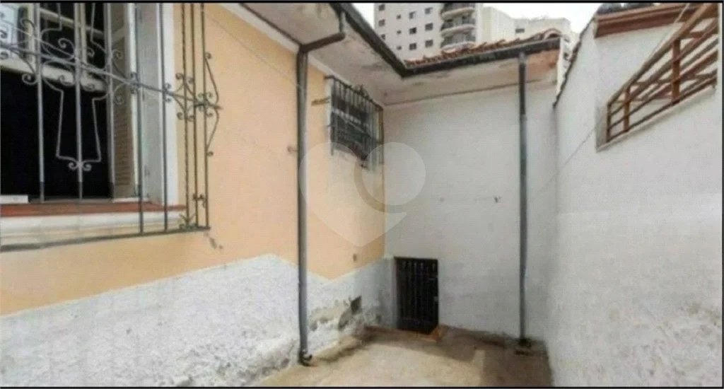 Sobrado à venda na Mooca de 212m² com 2 dormitórios, 1 suíte e 2 vagas.