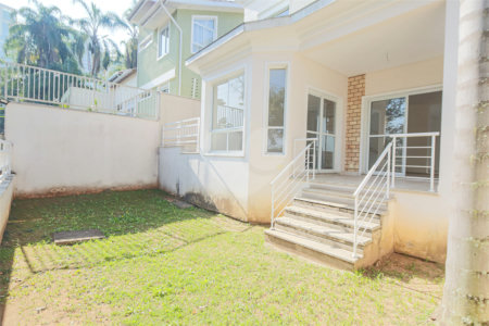 Casa à venda com 4 quartos, sendo 2 suítes, no condomínio Bristol Village, São Paulo - SP