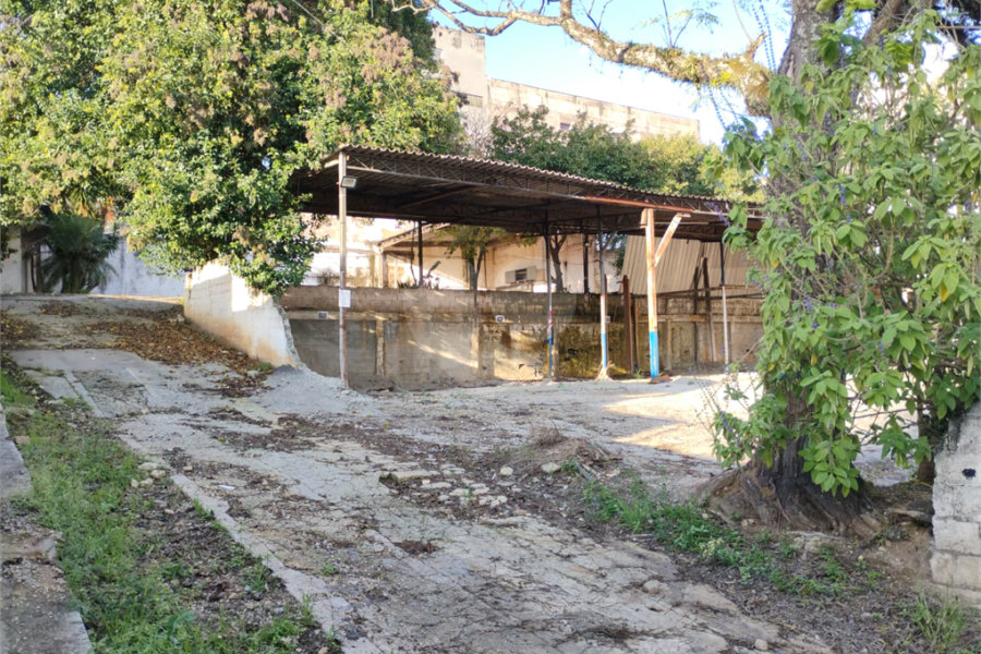 Aluga-se imóvel comercial na Zona Sul com 1500 m2