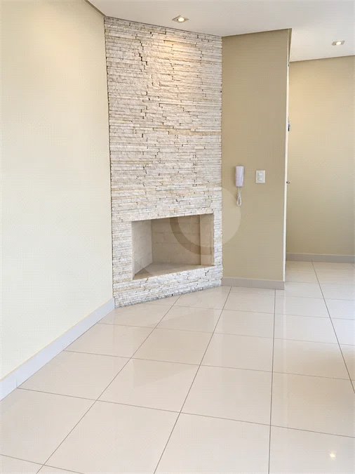 Cobertura de 255 m² com 3 dormitórios, 1 suíte, cozinha planejada, 2 vagas e área gourmet com churrasqueira.