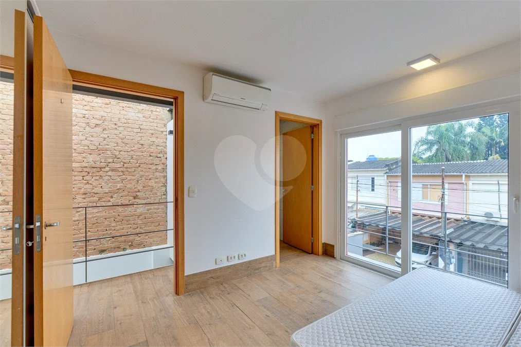 Casa de vila com 2 quartos á venda no Alto da Boa Vista, São Paulo - SP