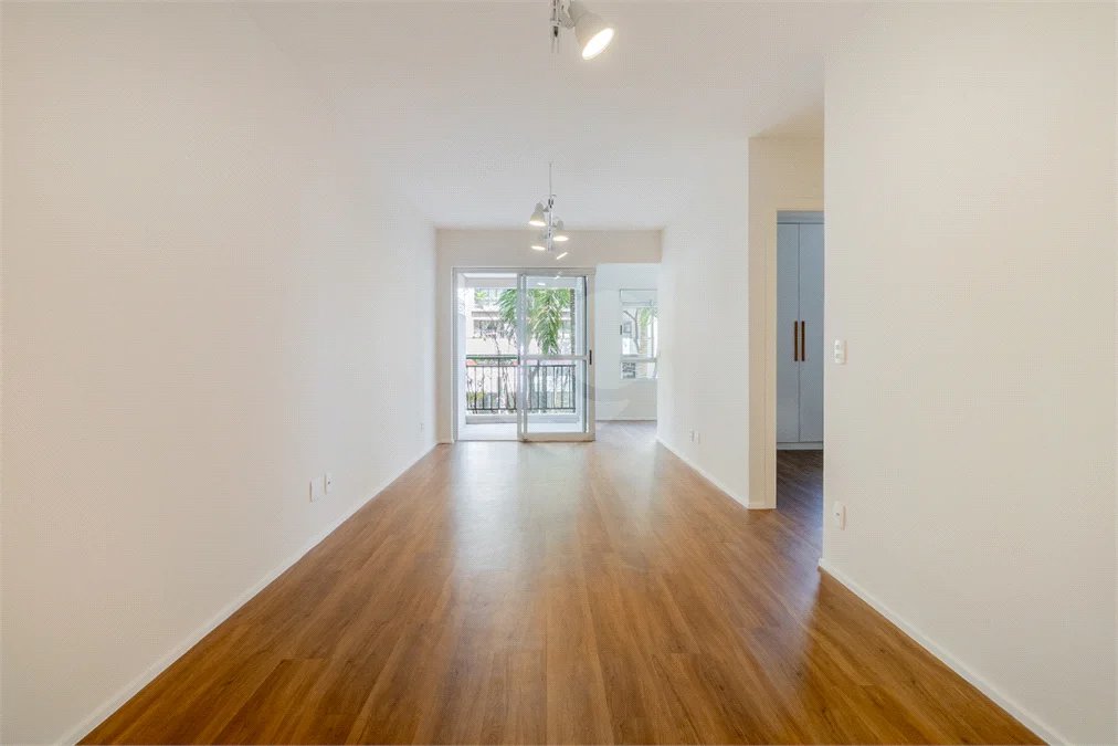 **Apartamento reformado em Higienópolis | 75 m² | 2 dormitórios | 2 banheiros | 1 vaga**