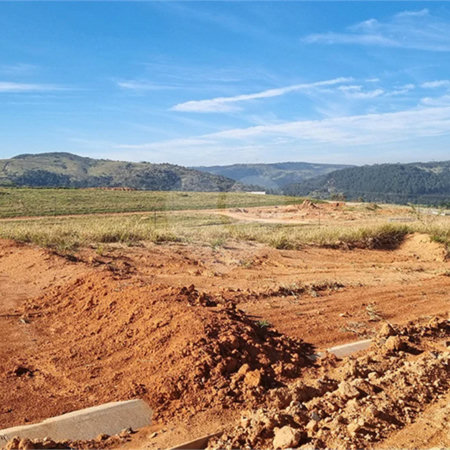 Lote de 600 m² com Potencial de Vista e Localização Reservada no Santana da Lapa – Joaquim Egídio