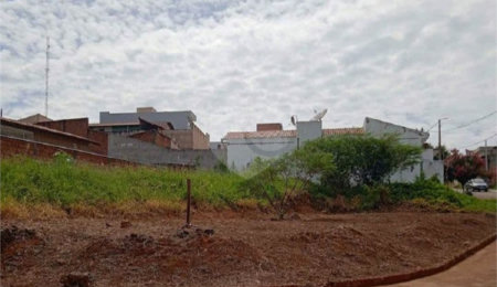Terreno à venda em Jardim Medeiros, São Carlos, SP