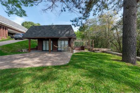 Casa à venda com 4 suítes no condomínio Vale da Santa Fé, Vinhedo - SP