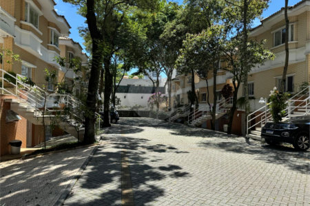 Casa à venda com 4 quartos, sendo 3 suítes, no condomínio Saint James Special Houses, São Paulo - SP