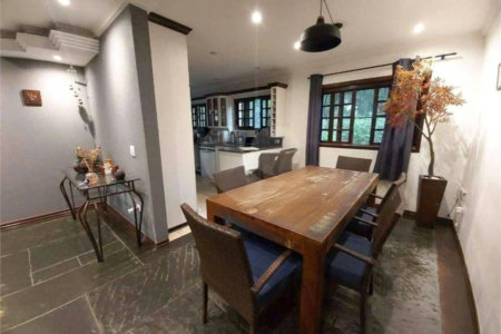 Casa à venda no Condomínio Vista Alegre Sede em Vinhedo/SP