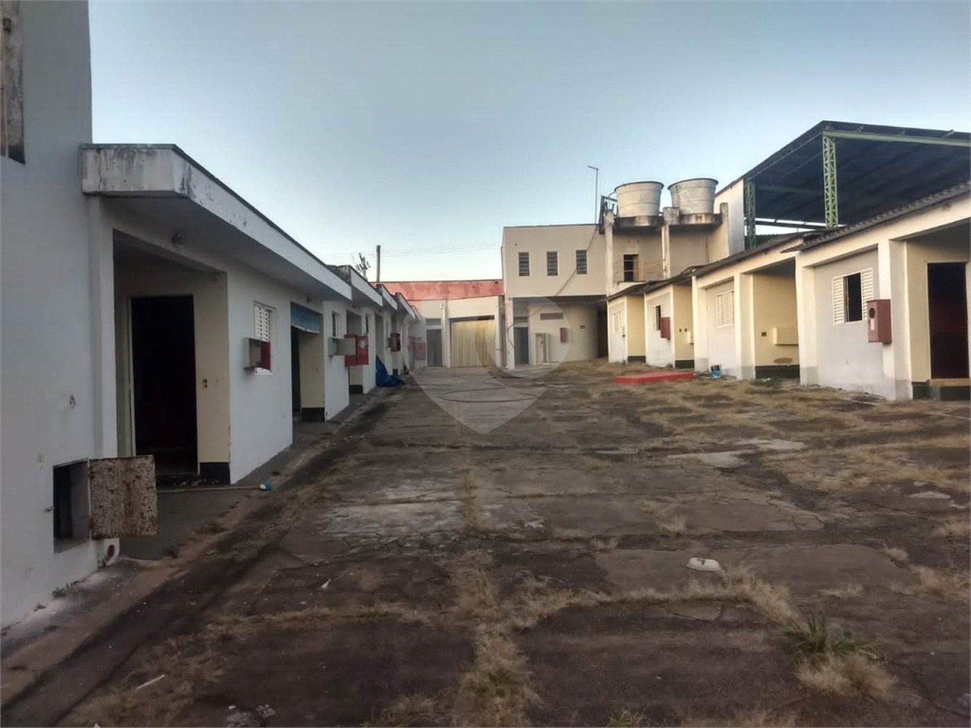 Imóvel comercial contendo terreno com área total de 3.000,00 m² .