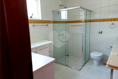 Casa charmosa e elegante localizada no deslumbrante Condomínio Villagio Capriccio Louveira SP