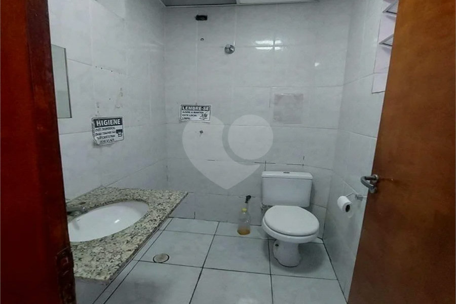 GALPÃO COMERCIAL DE 220,0 M² COM 02 BANHEIROS, COPA COM REFEITORIO, MEZANINO E VAGA DE GARAGEM PARA LOCAÇÃO NA LAPA