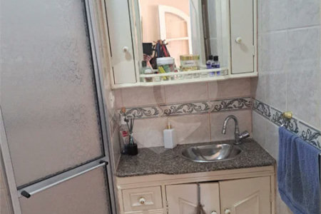 Casa Ampla com 5 Dormitórios, Piscina e Lazer Completo em Terreno de 1.260 m²