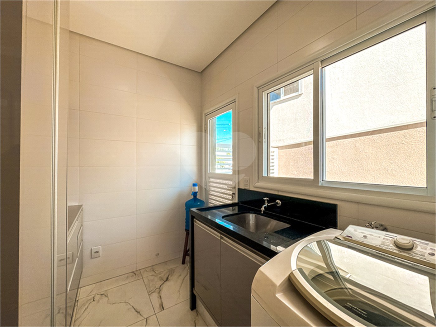 Sobrado à venda em Itupeva – 421,80 m² de terreno – 254,28 m² de área construída – 3 dormitórios – 4 banheiros – 4 vagas de garagem