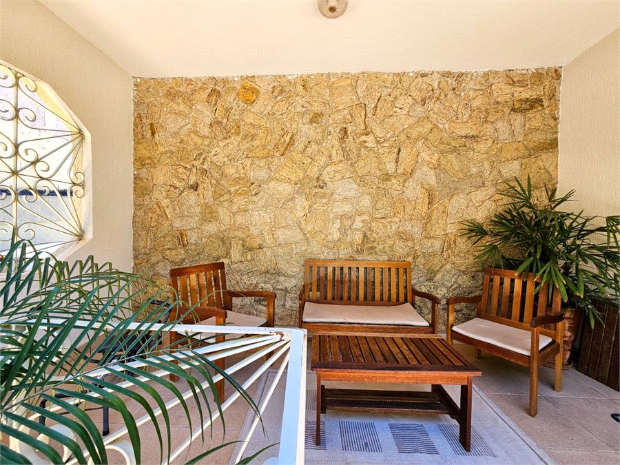 Casa térrea em Atibaia com 3 dormitórios (2 suítes), piscina, espaço gourmet, condomínio fechado