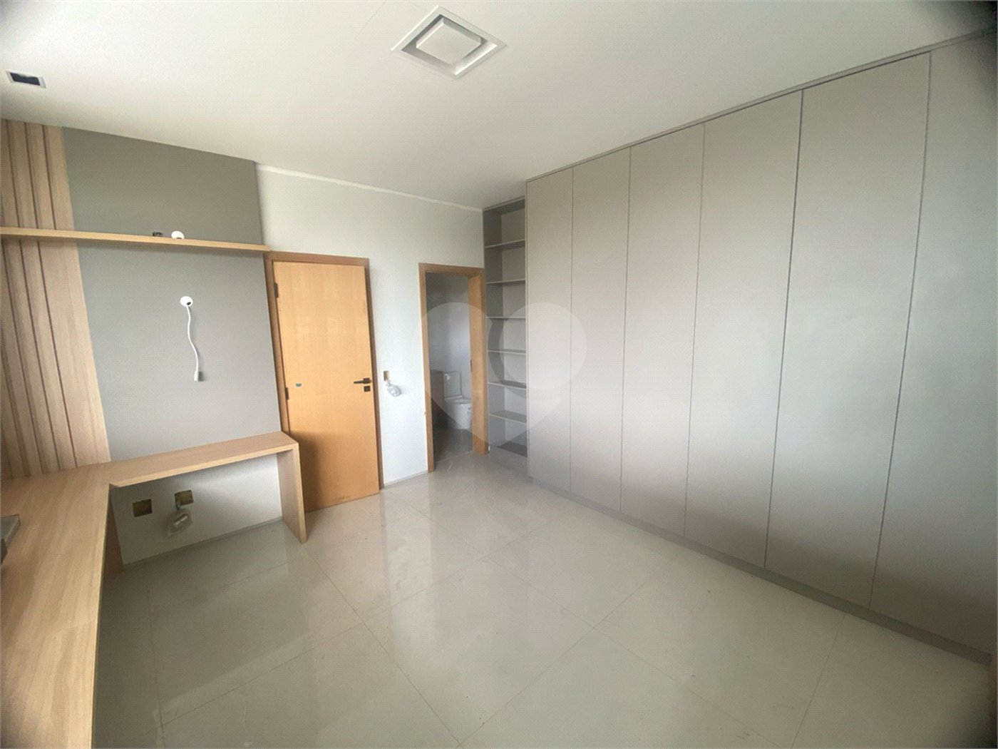 Casa à Venda no Condomínio Damha III
