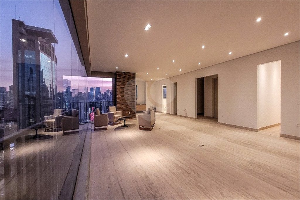 Apartamento à venda com 3 suítes em Vila Nova Conceição, São Paulo, SP