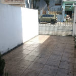 Casa de 1 dormitório com quintal e jardim na Vila Ipojuca!