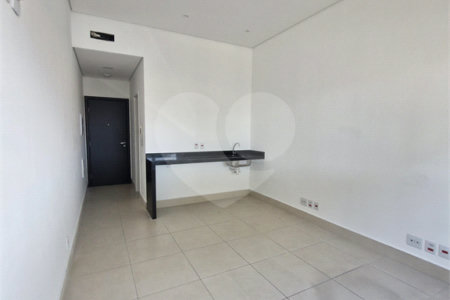 Sala com um banheiro para locação em Vinhedo - SP