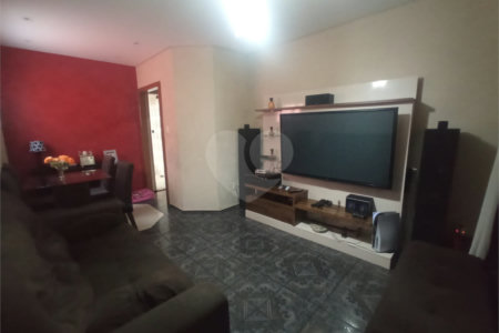 Casa com 60m², 2 dormitórios, 2 vagas, à venda na Vila Fachini