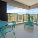 Apartamento de 03 dormitórios sendo 02 suítes com 02 vagas de garagem.