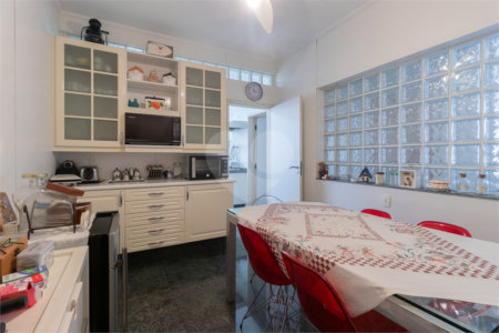 Apartamento em Higienópolis com 3 quartos, 3 suítes, 2 vagas, 277 m² de área útil