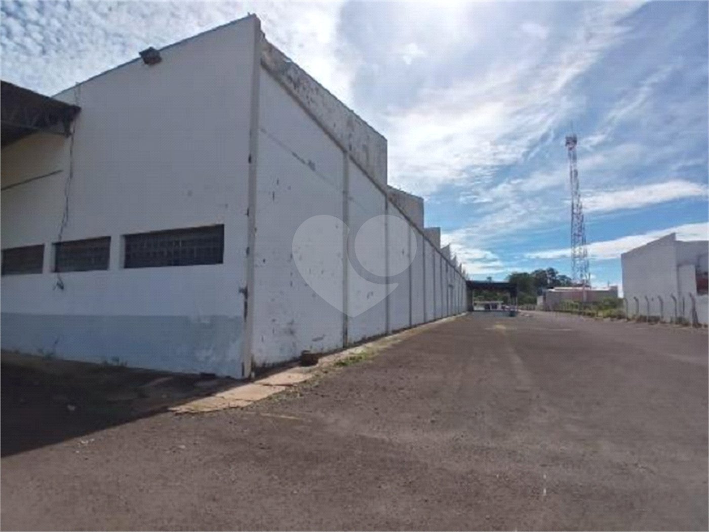 Galpão Comercial .