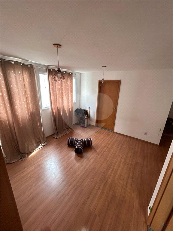 Apartamento de 44m² com vaga na garagem.