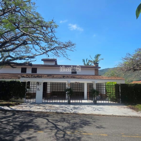 Casa à venda com 5 quartos, sendo 3 suítes, em Itapetinga, Atibaia, SP