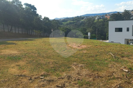 Terreno à Venda no Condomínio Santa Isabel 1