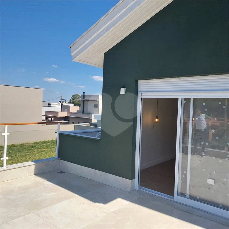 Sobrado recém-construído com 3 dormitórios em condomínio fechado em Piracicaba-SP.
