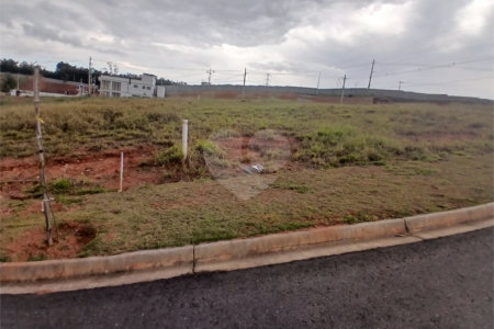 Lote com 376 m² à Venda em Condomínio Fechado