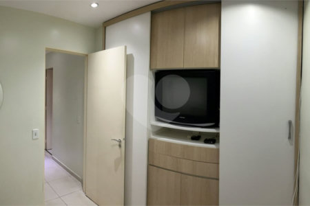 Avenida Tiradentes apartamento no térreo