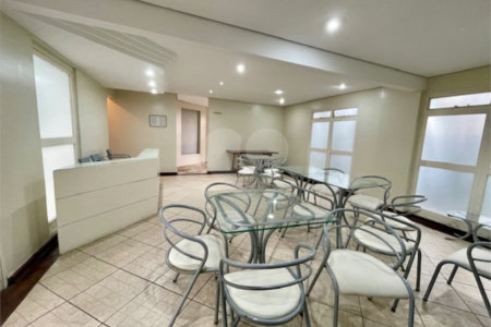 Apartamento com 3 dormitórios e 1 vaga fixa, em região tranquila perto da Av. Washingtonís e de diversos serviços. Ideal para quem quer morar bem e com comodidade.