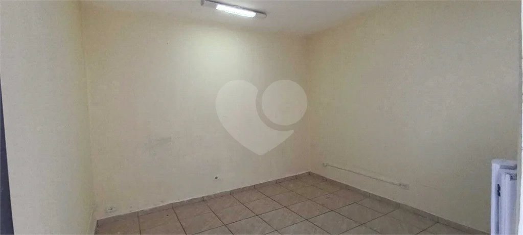 Oportunidade imperdível. Excelente opção de Investimento em Sobrado Comercial a Venda na Lapa. Único na Região.