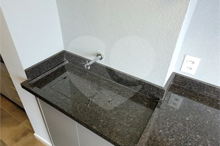 Apartamento de 2 quartos mobiliado à venda no Paraíso