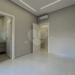 Indaiatuba - SP - Condominio Dona Lucilla - Valor R$2.295.000,00 - 3 suítes + escritório + lavabo - Terreno: 300m2 - Construção: 188m2 - Diferenciais - Móveis planejados no escritório, sala de TV, lavabo, cozinha, área gourmet, lavanderia, banheiros e closet - Ar condicionado em todos os ambie