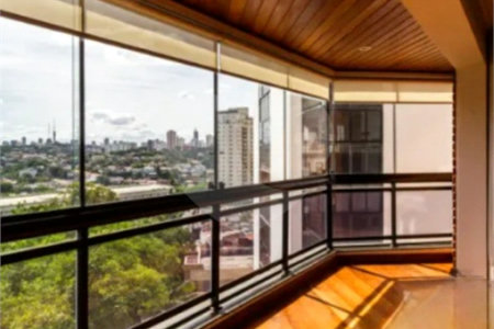 Higienópolis: 2 suítes, varanda envidraçada e vista aberta