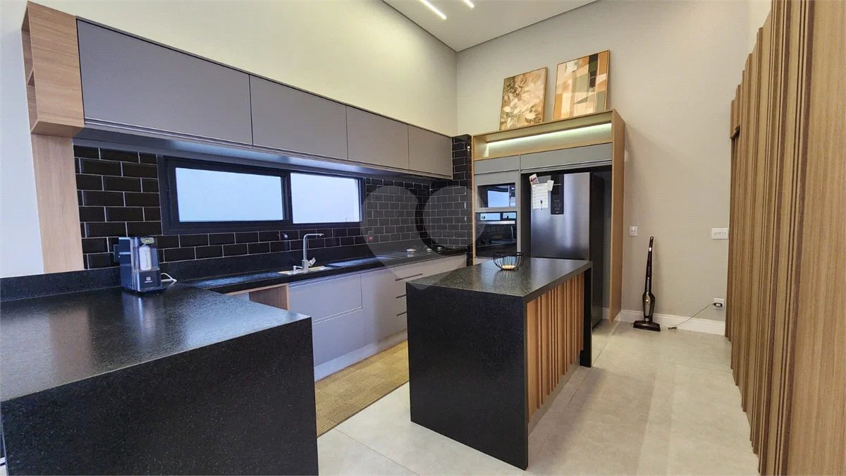 Casa à venda com 3 suítes no condomínio Via Castelli, Louveira - SP