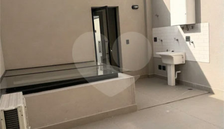 Sobrado à venda com 2 suítes em Vila Nova Conceição, São Paulo, SP