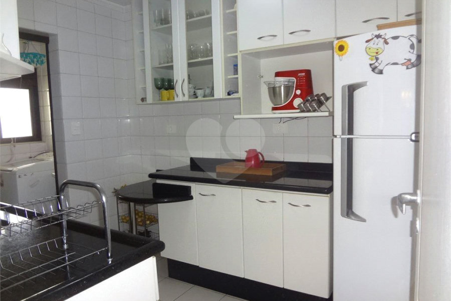 COBERTURA COM PISCINA E CHURRASQUEIRA NA CASA VERDE.