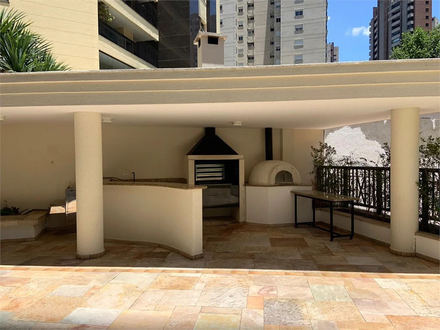 Apartamento à venda ou para alugar com 3 suítes em Morumbi, São Paulo, SP