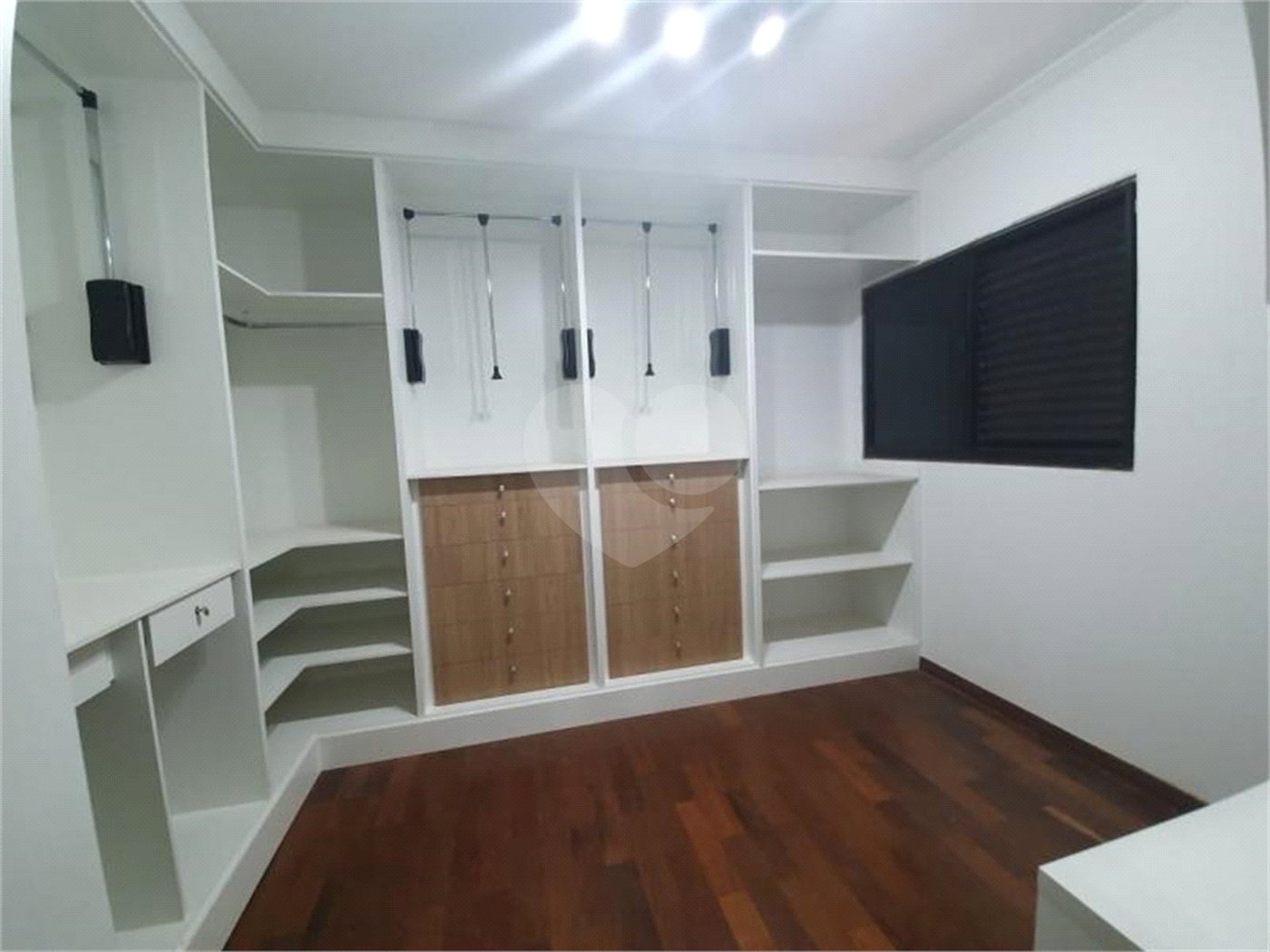 Apartamento Cobertura, no Condomínio Porto Sol.