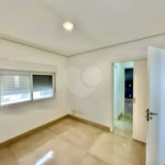 Casa em condomínio Impecável, 4 dorms / 2 suítes, varanda gourmet, piscina, 3 lareiras