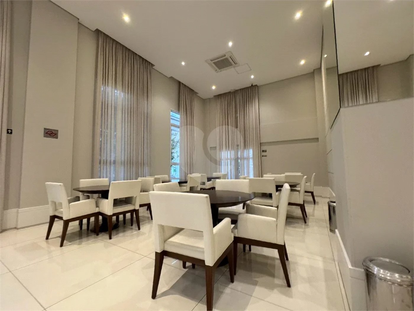 Santana Alto Padrão/Porteira Fechada, Apto. 260 m² 4 Suítes, 5 vagas 2 depósitos privativos
