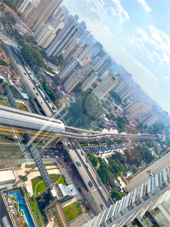Apartamento porteira fechada com vista para a Ponte Estaiada no Campo Belo