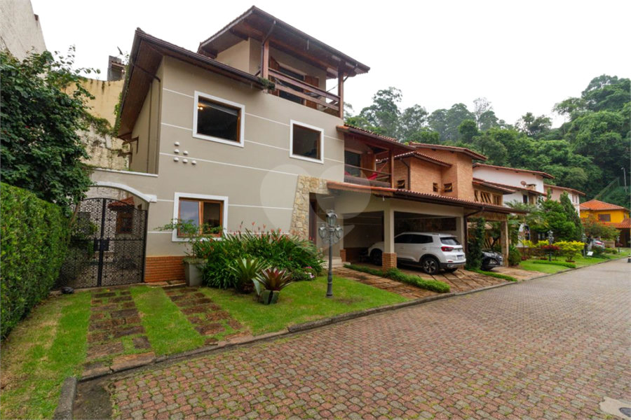 Casa à venda com 4 quartos, sendo 2 suítes, no condomínio Da Serra, São Paulo - SP