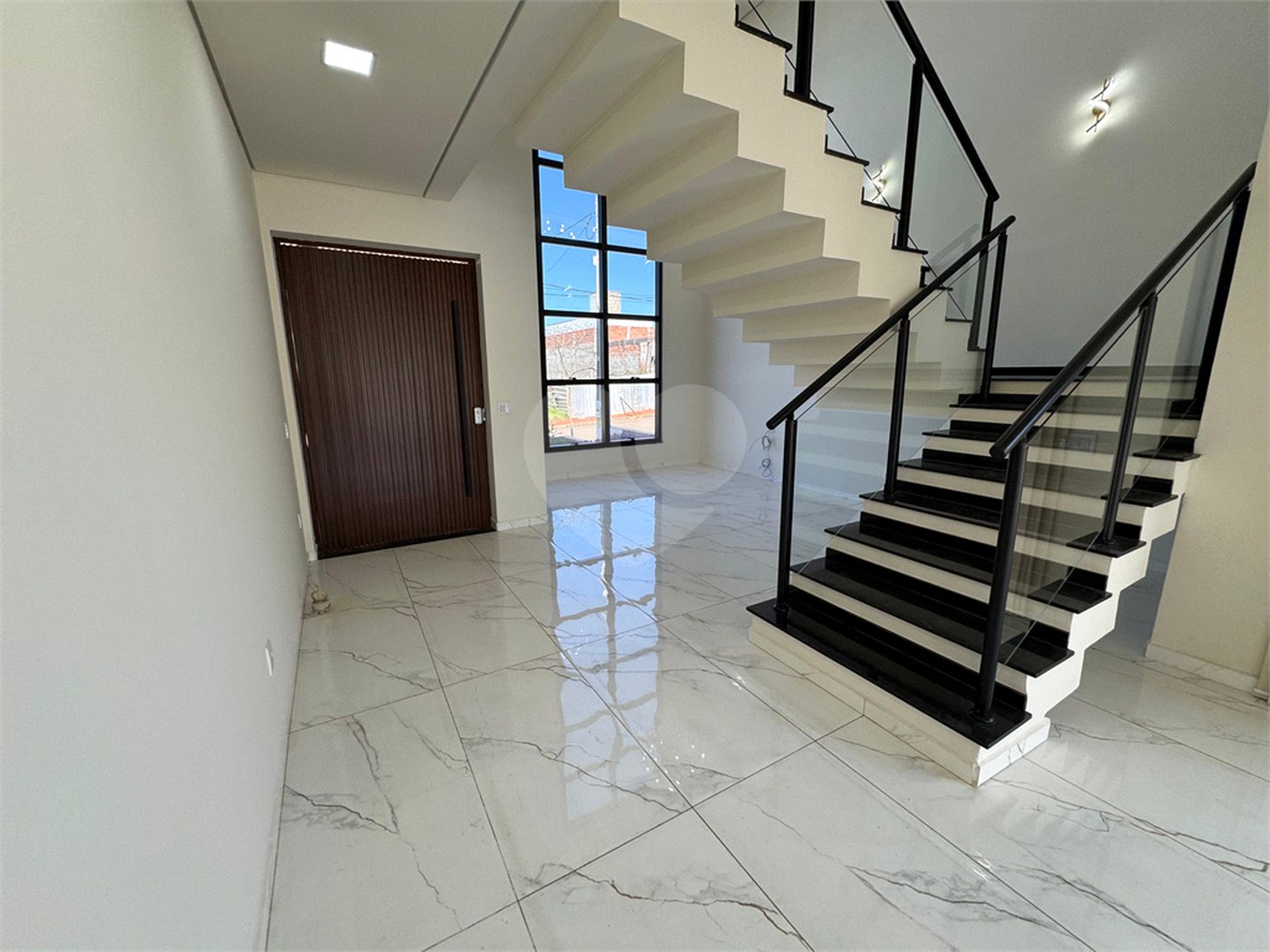 Casa à venda com 5 quartos, sendo 4 suítes, no condomínio Golden Ville, Itapetininga - SP