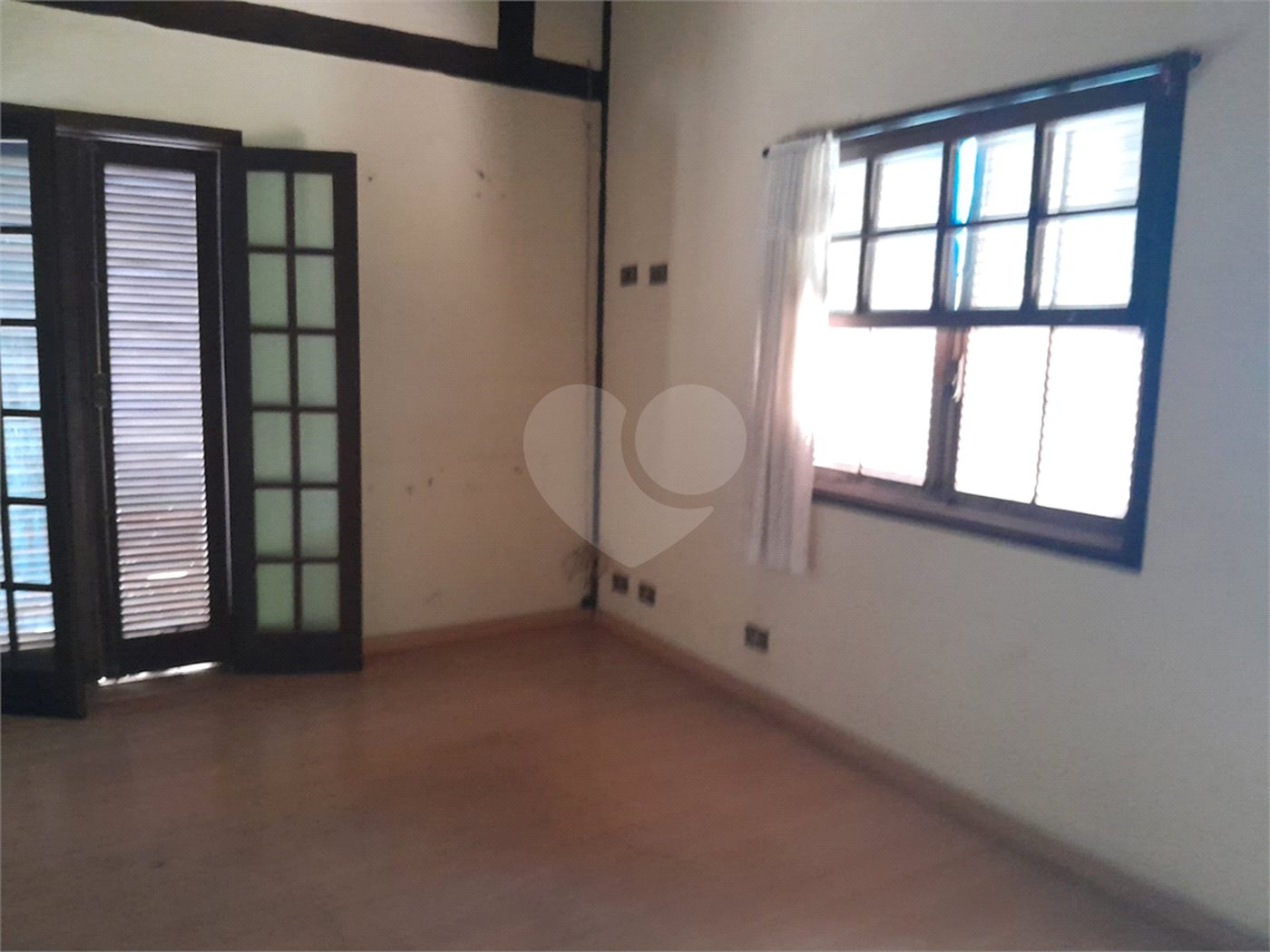 Casa à venda com 3 quartos, sendo 1 suíte, no condomínio Sausalito, Mairiporã - SP